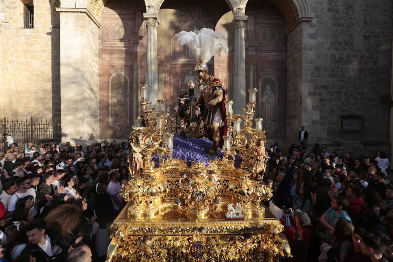 El blanco y el morado rinden tributo a Nuestro Padre Jesús de las Tres Caídas y Nuestra Señora del Rosario