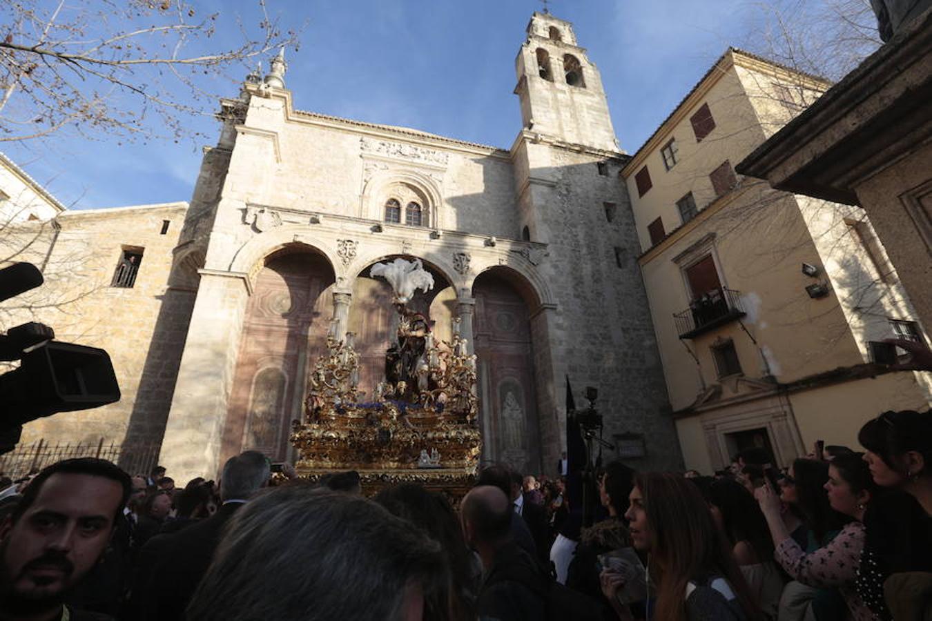 El blanco y el morado rinden tributo a Nuestro Padre Jesús de las Tres Caídas y Nuestra Señora del Rosario