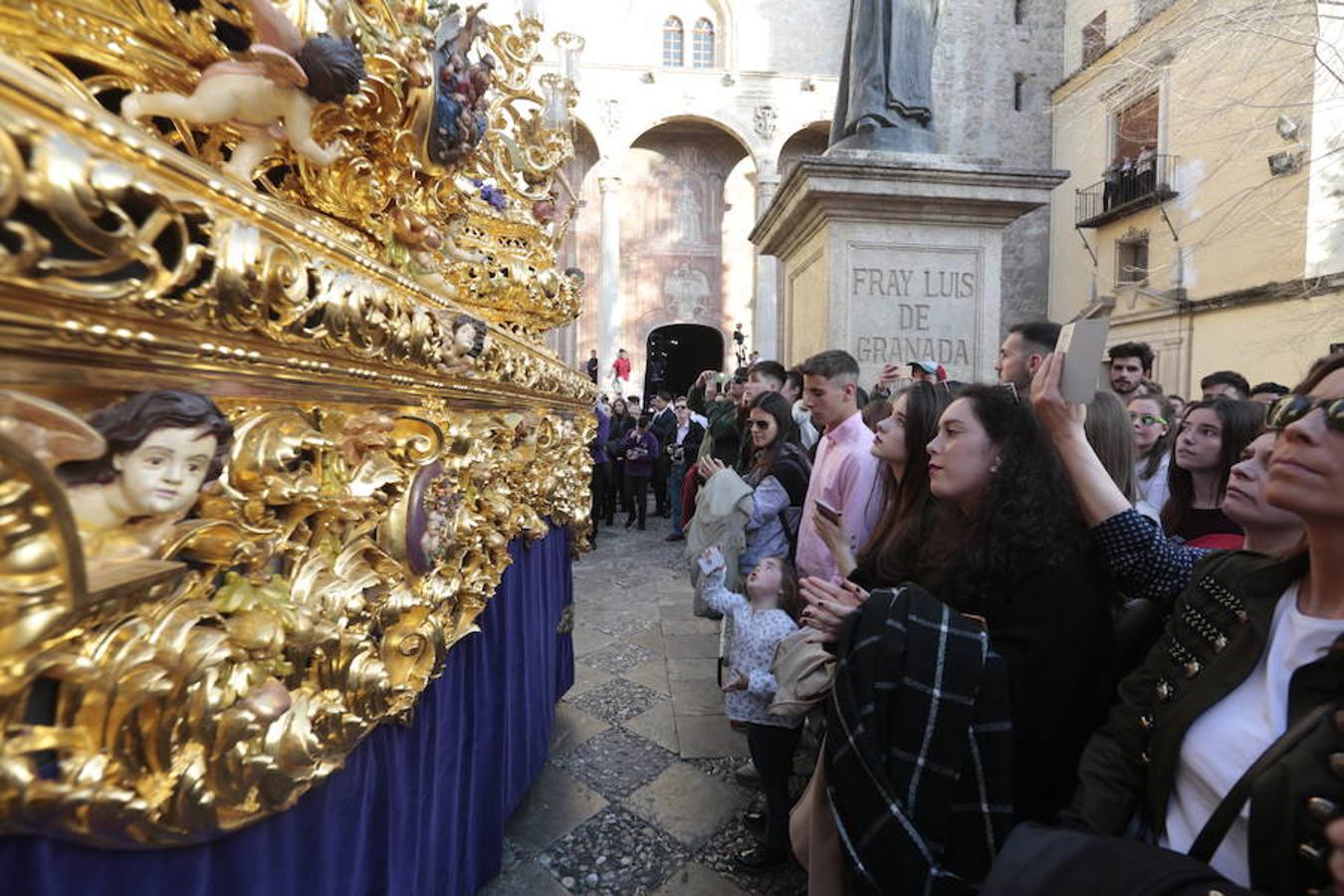 El blanco y el morado rinden tributo a Nuestro Padre Jesús de las Tres Caídas y Nuestra Señora del Rosario