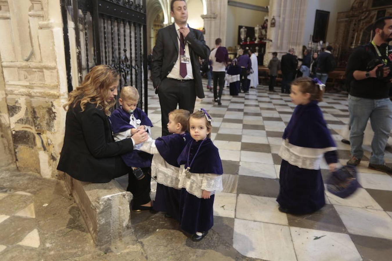 El blanco y el morado rinden tributo a Nuestro Padre Jesús de las Tres Caídas y Nuestra Señora del Rosario