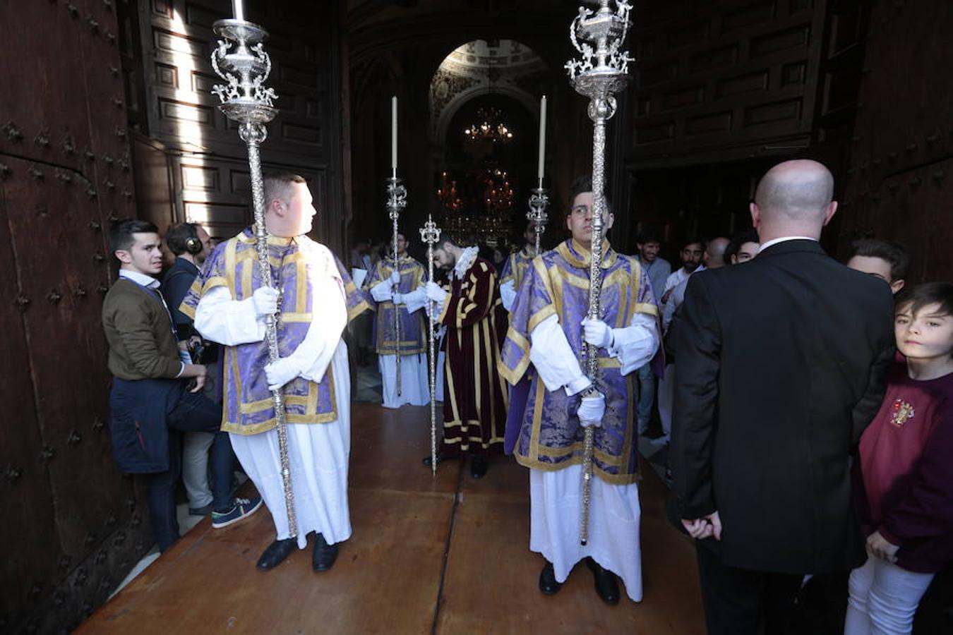 El blanco y el morado rinden tributo a Nuestro Padre Jesús de las Tres Caídas y Nuestra Señora del Rosario