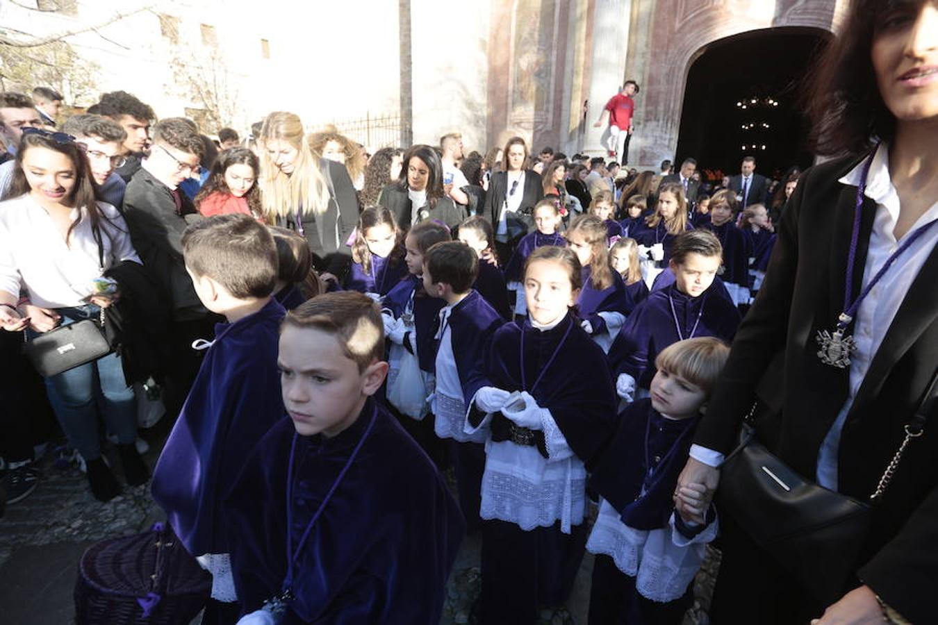 El blanco y el morado rinden tributo a Nuestro Padre Jesús de las Tres Caídas y Nuestra Señora del Rosario