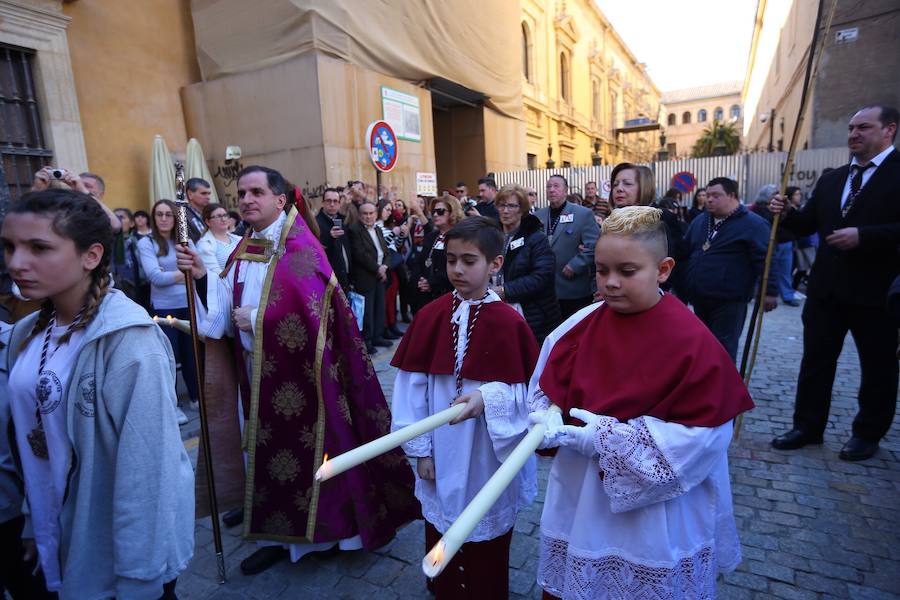 Nuestro Señor de la Meditación y María Santísima de los Remedios desfilan desde la plaza de la Universidad dejando bellas estampas por las zonas más céntricas de Granada