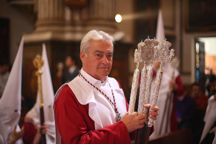 Nuestro Señor de la Meditación y María Santísima de los Remedios desfilan desde la plaza de la Universidad dejando bellas estampas por las zonas más céntricas de Granada