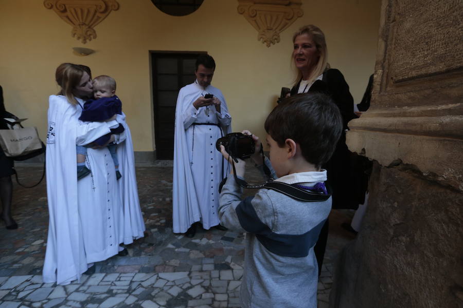 El blanco y el morado rinden tributo a Nuestro Padre Jesús de las Tres Caídas y Nuestra Señora del Rosario