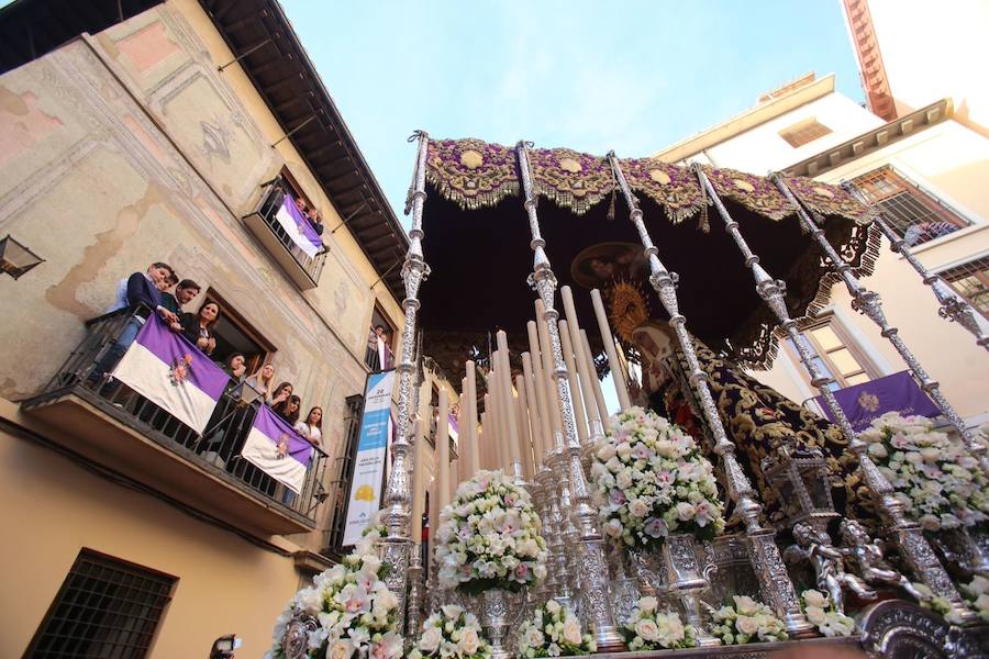 Miles de devotos se agolpan para ver a Nuestro Padre Jesús de la Paciencia y María Santísima de las Penas 