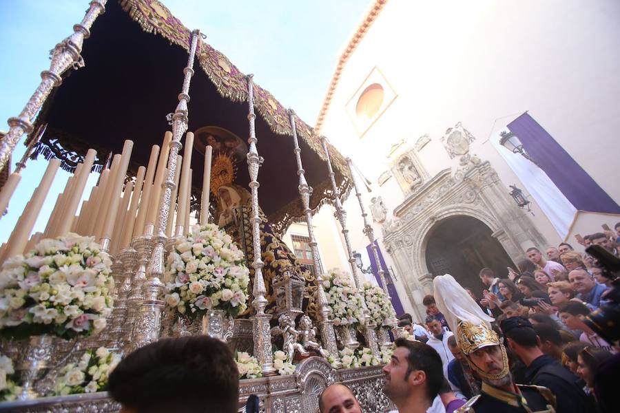 Miles de devotos se agolpan para ver a Nuestro Padre Jesús de la Paciencia y María Santísima de las Penas 