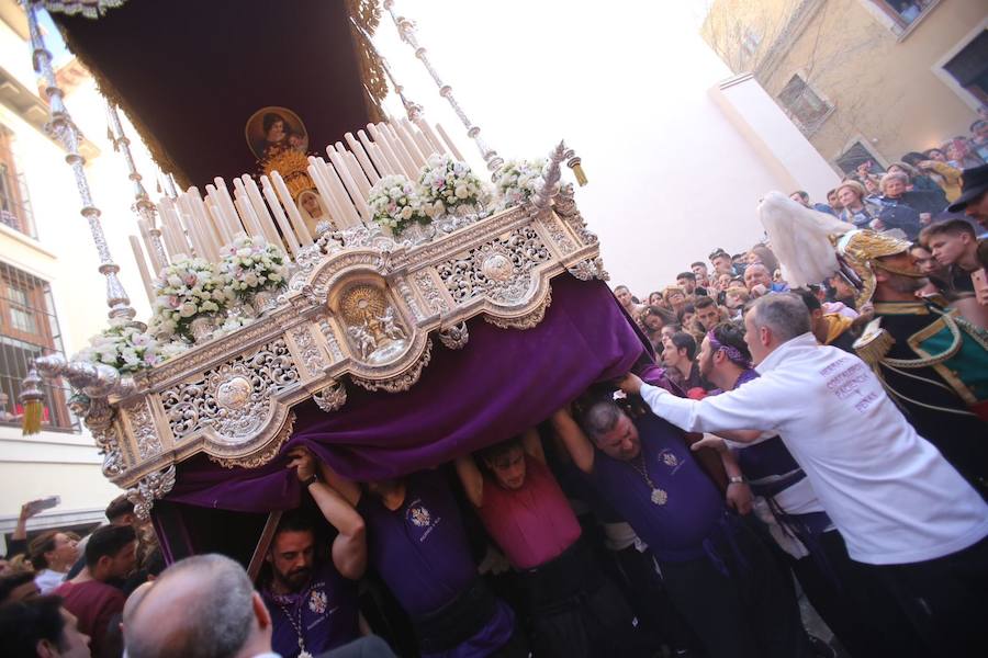 Miles de devotos se agolpan para ver a Nuestro Padre Jesús de la Paciencia y María Santísima de las Penas 