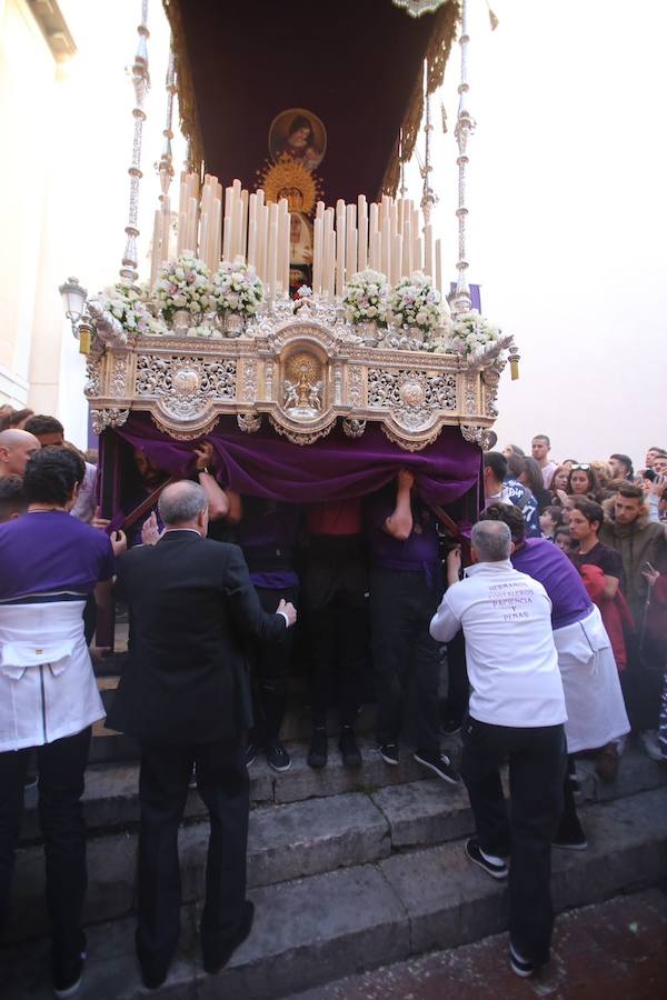 Miles de devotos se agolpan para ver a Nuestro Padre Jesús de la Paciencia y María Santísima de las Penas 