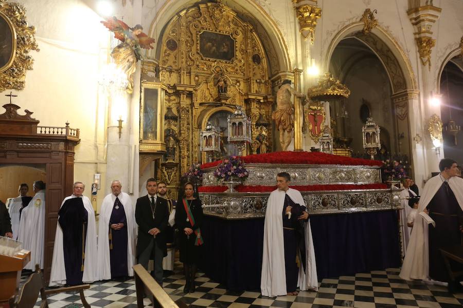 Miles de devotos se agolpan para ver a Nuestro Padre Jesús de la Paciencia y María Santísima de las Penas 