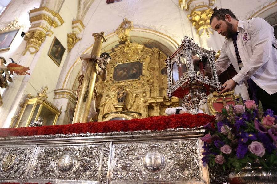 Miles de devotos se agolpan para ver a Nuestro Padre Jesús de la Paciencia y María Santísima de las Penas 