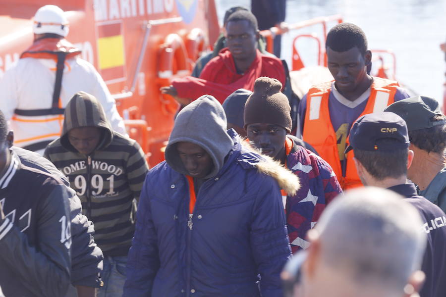 Salvamento Marítimo ha rescatado a 34 personas que viajaban en una patera.