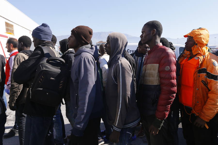 Salvamento Marítimo ha rescatado a 34 personas que viajaban en una patera.