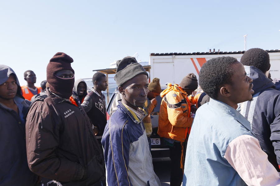 Salvamento Marítimo ha rescatado a 34 personas que viajaban en una patera.