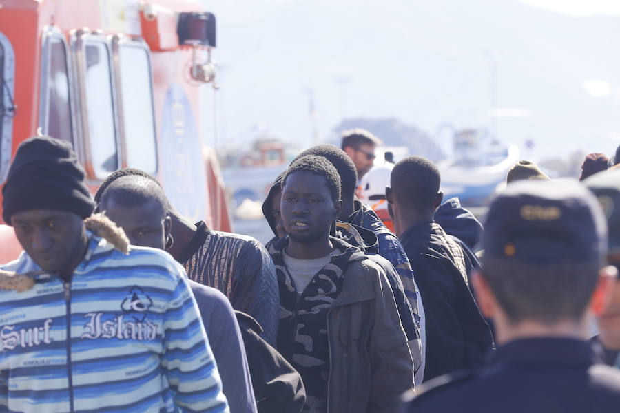 Salvamento Marítimo ha rescatado a 34 personas que viajaban en una patera.