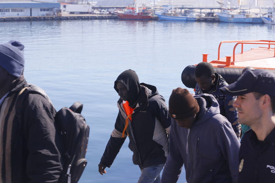 Salvamento Marítimo ha rescatado a 34 personas que viajaban en una patera.