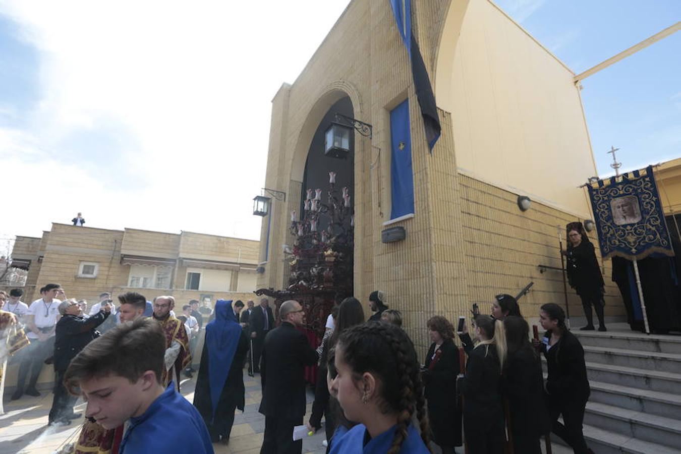 La Real Cofradía de Penitencia del Santísimo Cristo de la Redención y Nuestra Señora de la Salud recorre el Zaidín entre vítores 