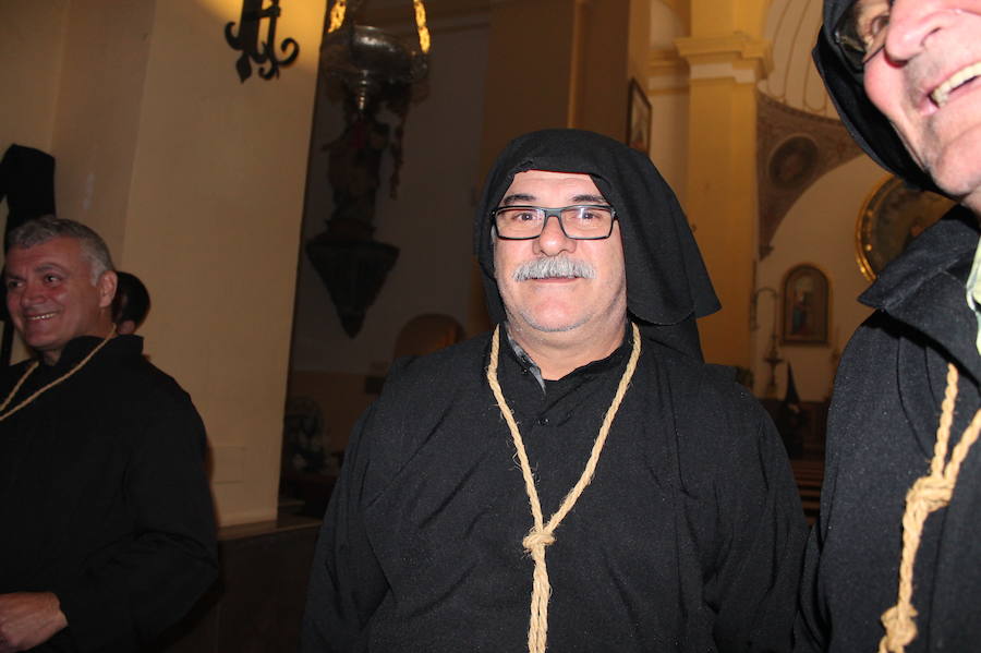 La cofradía del Cristo de la Expiración procesiona de madrugada por el centro sexitano