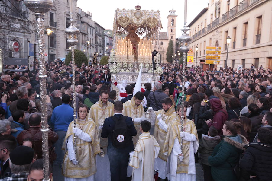 La hermandad de Nuestro Padre Jesús del Perdón y María Santísima de la Aurora Coronada procesiona este Jueves Santo