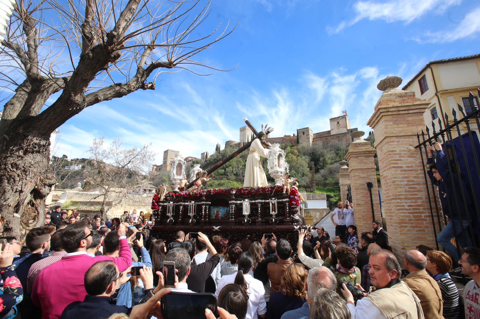 La hermandad de penitencia de Nuestro Padre Jesús del Amor y la Entrega y María Santísima de la Concepción procesiona este Jueves Santo