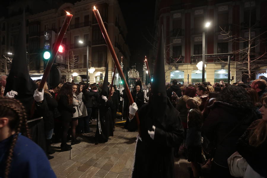 Cinco cofradías hacen hoy su recorrido por Granada. Sin duda, el Albaicín será el protagonista con La Concha, Aurora, Estrella y El Silencio 