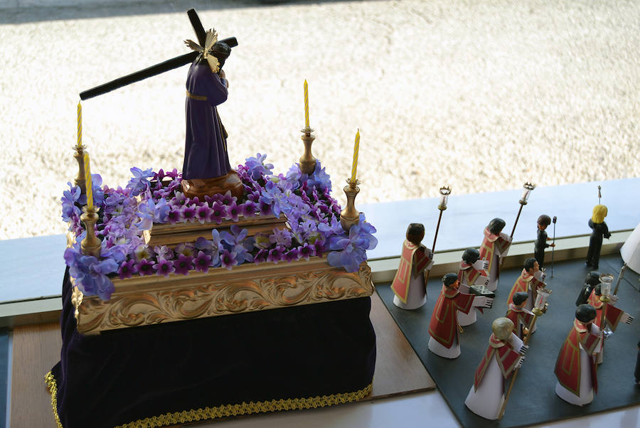 Desde hornazos, a reproducciones en miniatura de la Semana Santa, la provincia esconde tradiciones poco conocida para estos días.