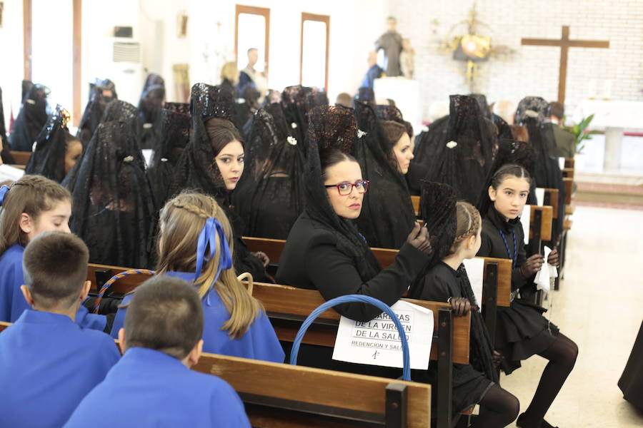 La Real Cofradía de Penitencia del Santísimo Cristo de la Redención y Nuestra Señora de la Salud recorre el Zaidín entre vítores 