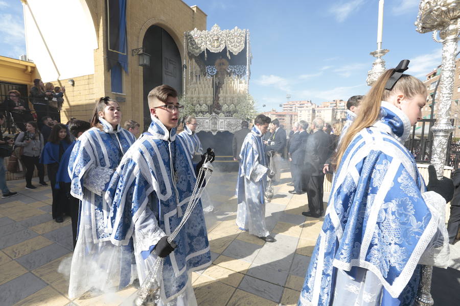 La Real Cofradía de Penitencia del Santísimo Cristo de la Redención y Nuestra Señora de la Salud recorre el Zaidín entre vítores 