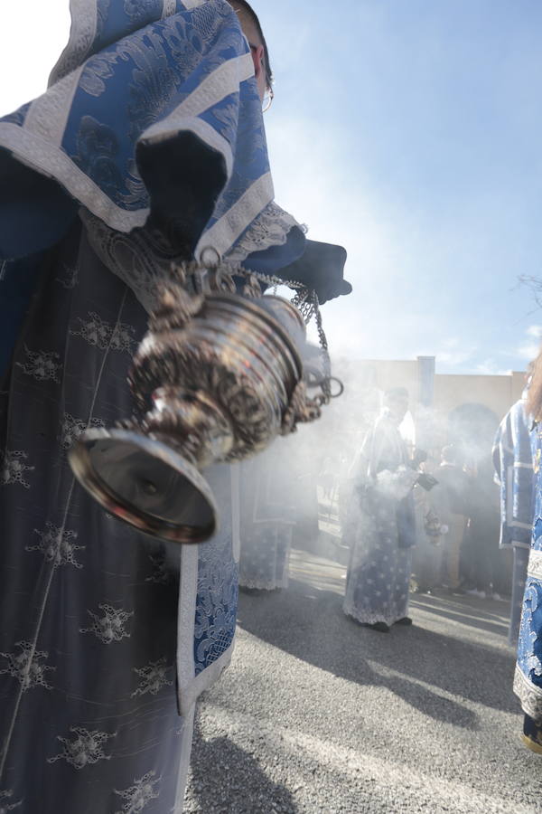 La Real Cofradía de Penitencia del Santísimo Cristo de la Redención y Nuestra Señora de la Salud recorre el Zaidín entre vítores 