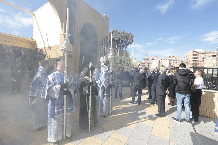 La Real Cofradía de Penitencia del Santísimo Cristo de la Redención y Nuestra Señora de la Salud recorre el Zaidín entre vítores 