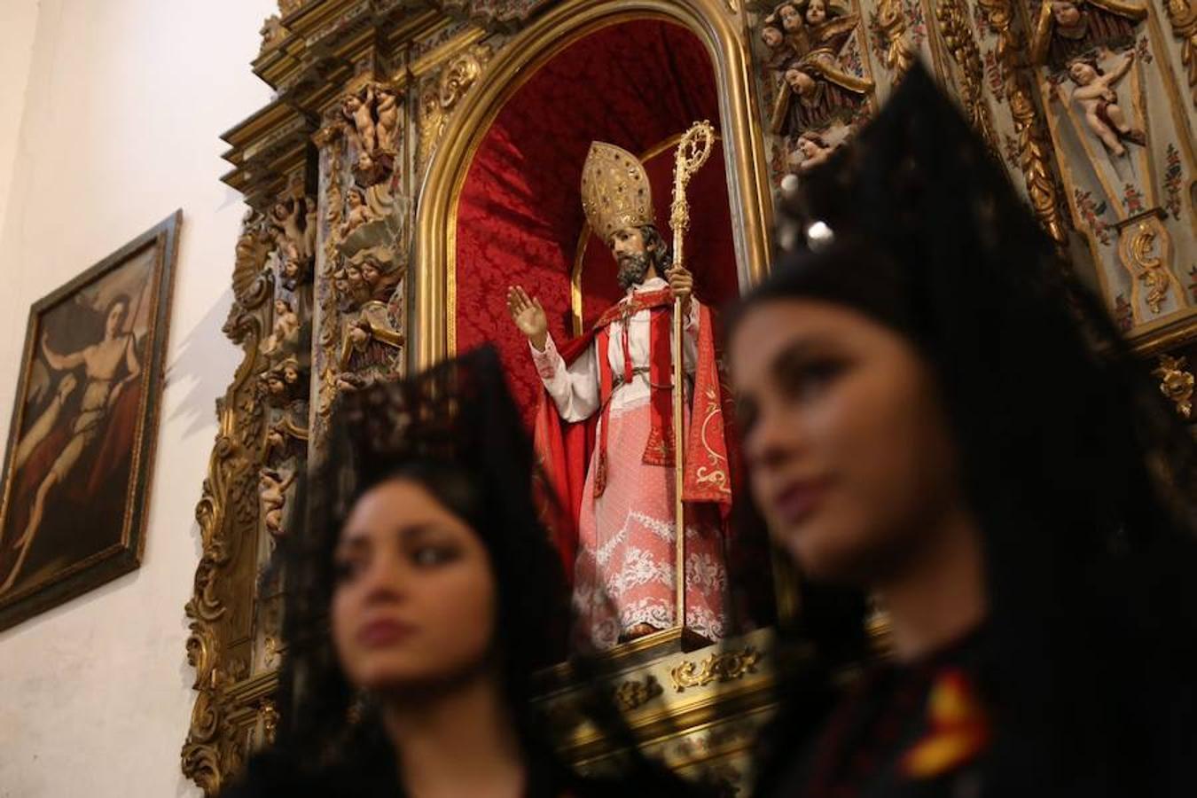 Estrenan guión de la juventud, (diseñado por Martínez Hurtado), el enriquecimiento de la faldilla de la cruz parroquial (trabajo del taller de bordado de la cofradía), remate del guión de la hermandad, (que representa el monumento del Señor de los Favores del Campo del Príncipe) y restauración de piezas de orfebrería. 