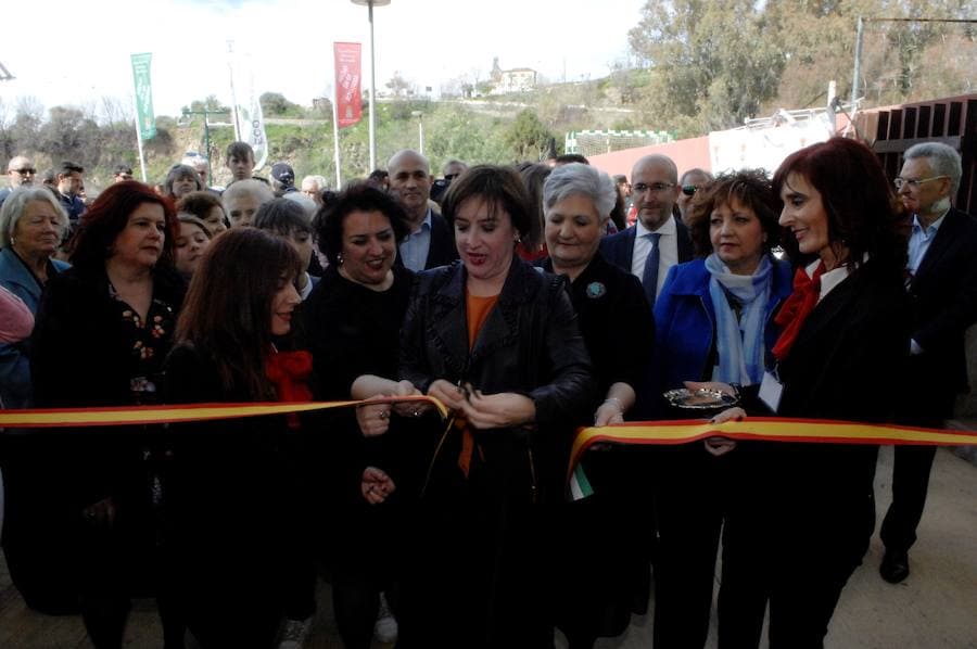 María Ángeles Blanco y Sandra García inauguran la muestra, ubicada en el Pabellón Cubierto de Río Chico