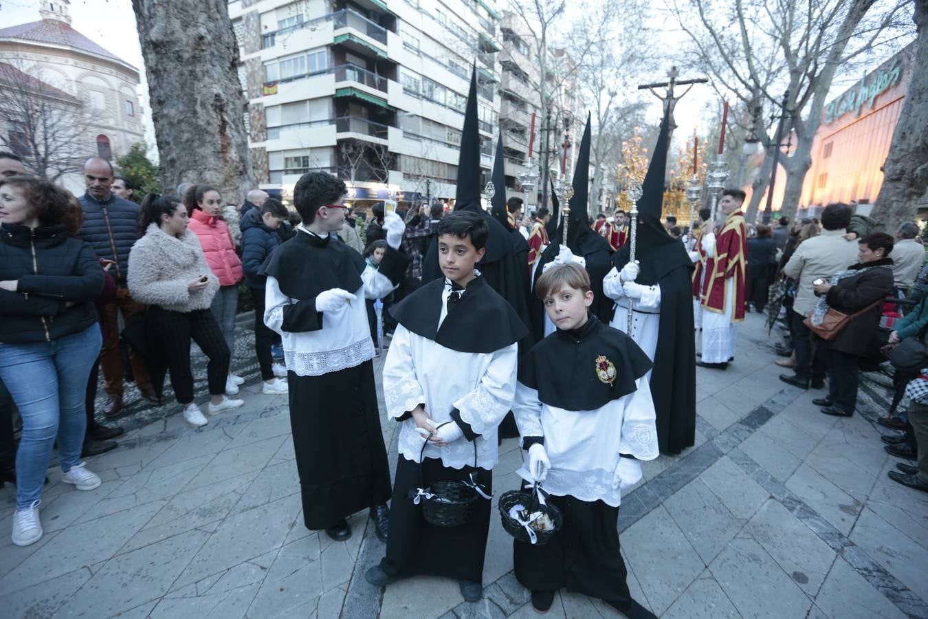 La cofradía del templo de San José de Calasanz estrena nuevo llamador para el paso de Cristo, realizado por Alberto Quiros, así como otro nuevo llamador para el paso de palio, una nueva parihuela en madera para el paso de Cristo y corona de espinas para el Señor, realizada por Antonio Hernández.