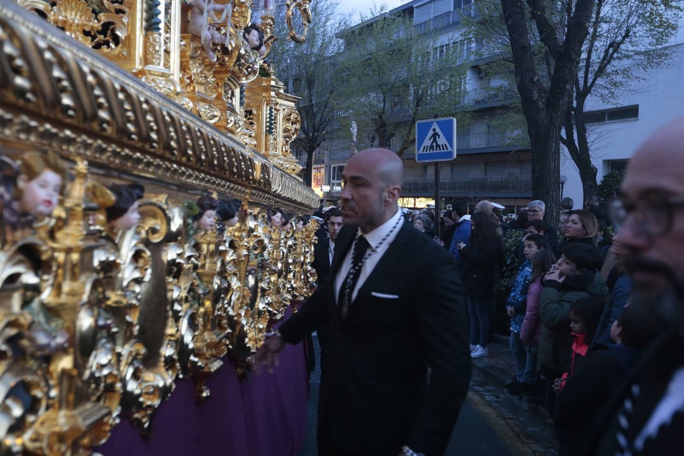 La cofradía del templo de San José de Calasanz estrena nuevo llamador para el paso de Cristo, realizado por Alberto Quiros, así como otro nuevo llamador para el paso de palio, una nueva parihuela en madera para el paso de Cristo y corona de espinas para el Señor, realizada por Antonio Hernández.