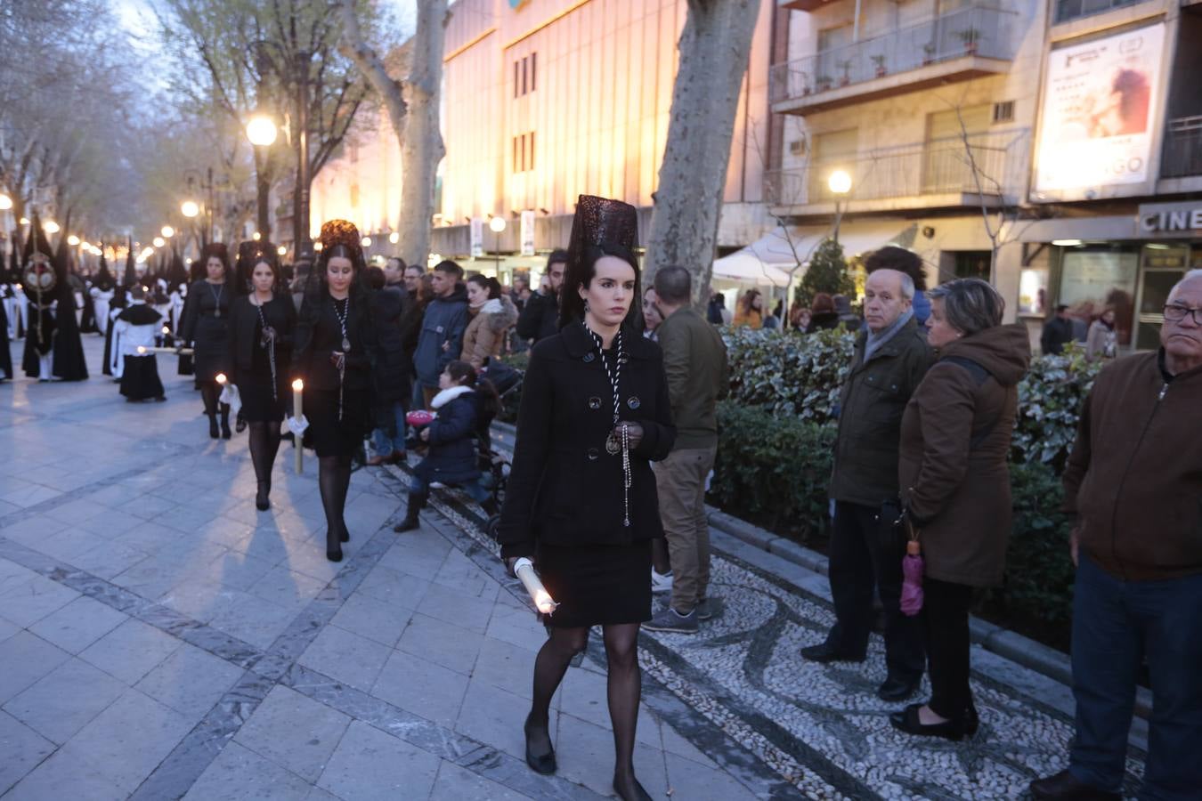 La cofradía del templo de San José de Calasanz estrena nuevo llamador para el paso de Cristo, realizado por Alberto Quiros, así como otro nuevo llamador para el paso de palio, una nueva parihuela en madera para el paso de Cristo y corona de espinas para el Señor, realizada por Antonio Hernández.