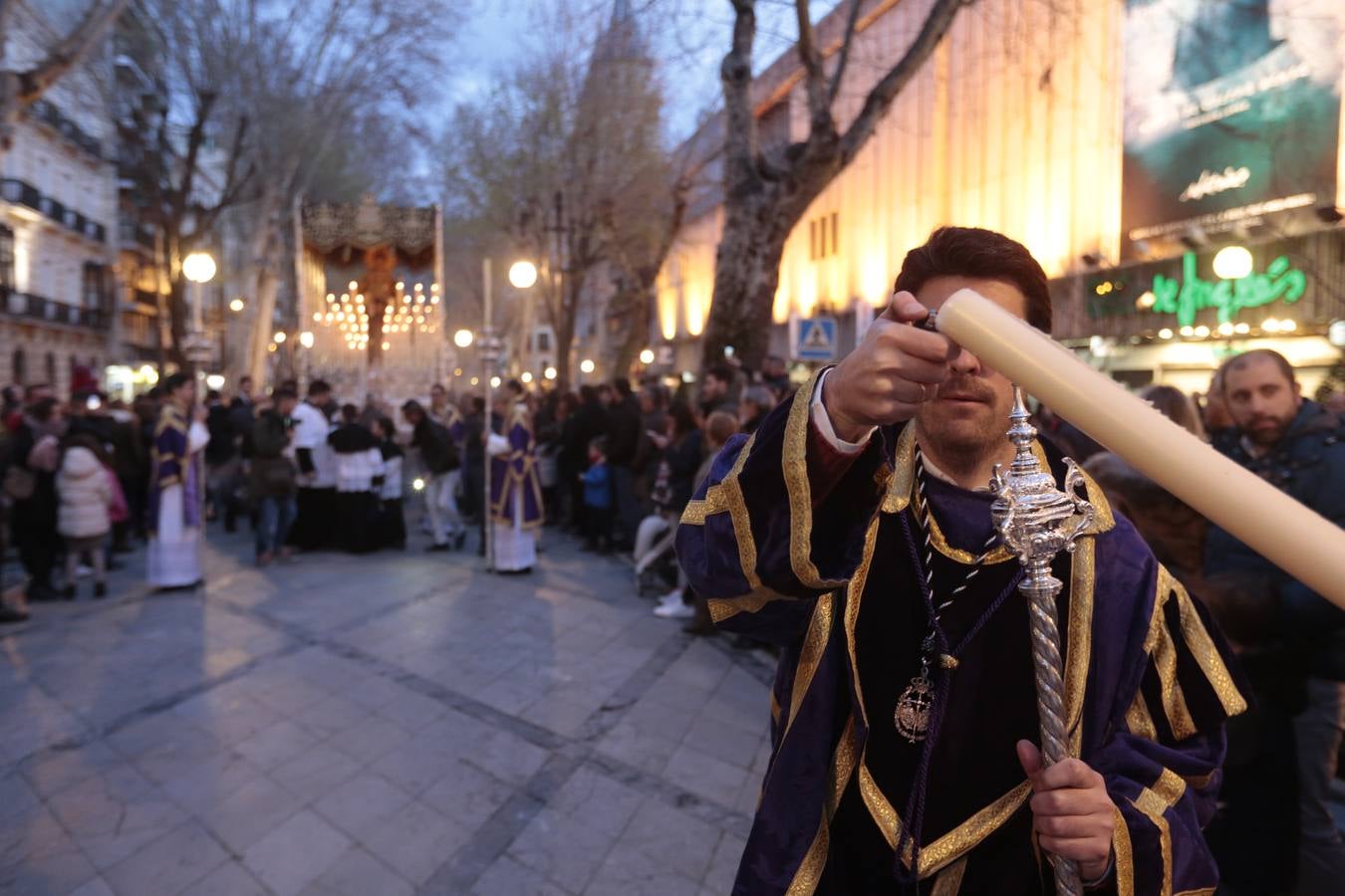 La cofradía del templo de San José de Calasanz estrena nuevo llamador para el paso de Cristo, realizado por Alberto Quiros, así como otro nuevo llamador para el paso de palio, una nueva parihuela en madera para el paso de Cristo y corona de espinas para el Señor, realizada por Antonio Hernández.