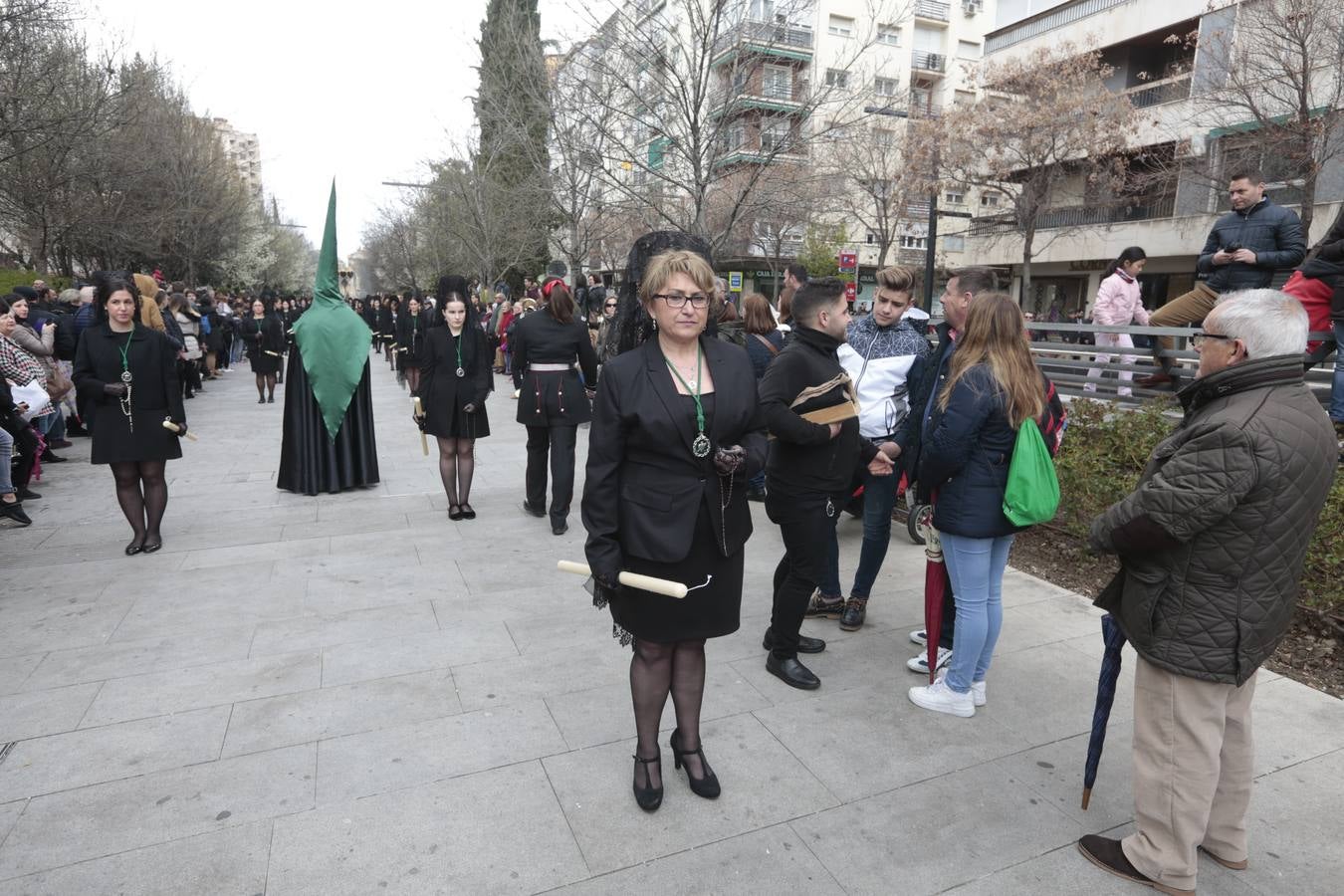 Este Viernes Santo ha vuelto la Legión a Granada. El Cristo de la Buena Muerte ha salido a las calles escoltado por una Escuadra de Gastadores de La Legión. En concreto, las unidades que se han desplazado hasta Granada pertenecen a la Brigada Rey Alfonso XIII II de la Legión con sede en Viator (Almería)