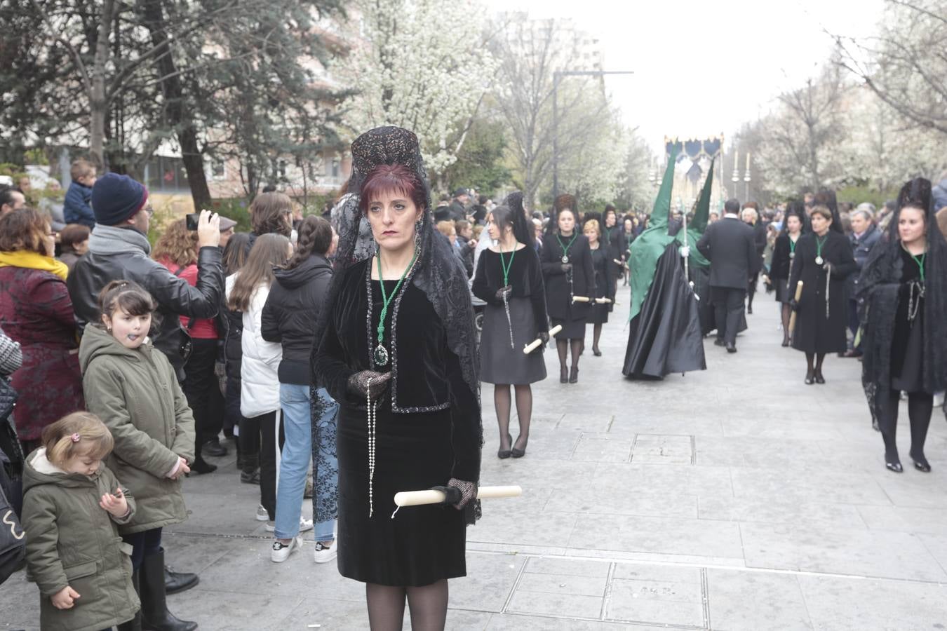 Este Viernes Santo ha vuelto la Legión a Granada. El Cristo de la Buena Muerte ha salido a las calles escoltado por una Escuadra de Gastadores de La Legión. En concreto, las unidades que se han desplazado hasta Granada pertenecen a la Brigada Rey Alfonso XIII II de la Legión con sede en Viator (Almería)