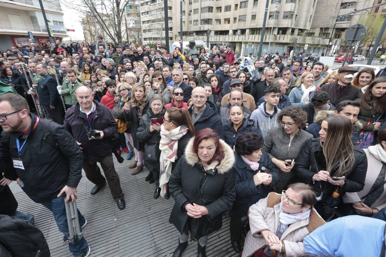 Este Viernes Santo ha vuelto la Legión a Granada. El Cristo de la Buena Muerte ha salido a las calles escoltado por una Escuadra de Gastadores de La Legión. En concreto, las unidades que se han desplazado hasta Granada pertenecen a la Brigada Rey Alfonso XIII II de la Legión con sede en Viator (Almería)