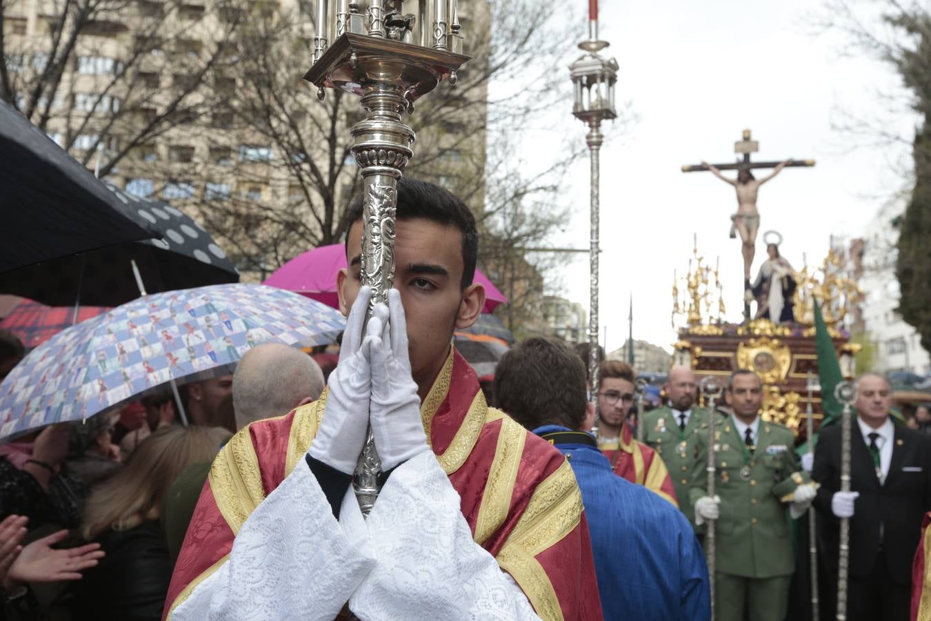 Este Viernes Santo ha vuelto la Legión a Granada. El Cristo de la Buena Muerte ha salido a las calles escoltado por una Escuadra de Gastadores de La Legión. En concreto, las unidades que se han desplazado hasta Granada pertenecen a la Brigada Rey Alfonso XIII II de la Legión con sede en Viator (Almería)