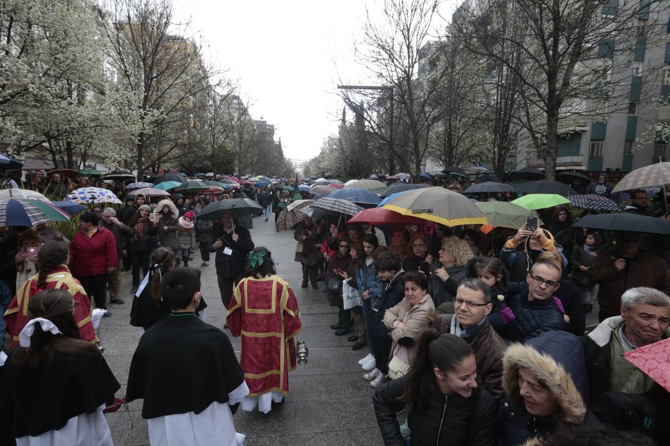 Este Viernes Santo ha vuelto la Legión a Granada. El Cristo de la Buena Muerte ha salido a las calles escoltado por una Escuadra de Gastadores de La Legión. En concreto, las unidades que se han desplazado hasta Granada pertenecen a la Brigada Rey Alfonso XIII II de la Legión con sede en Viator (Almería)