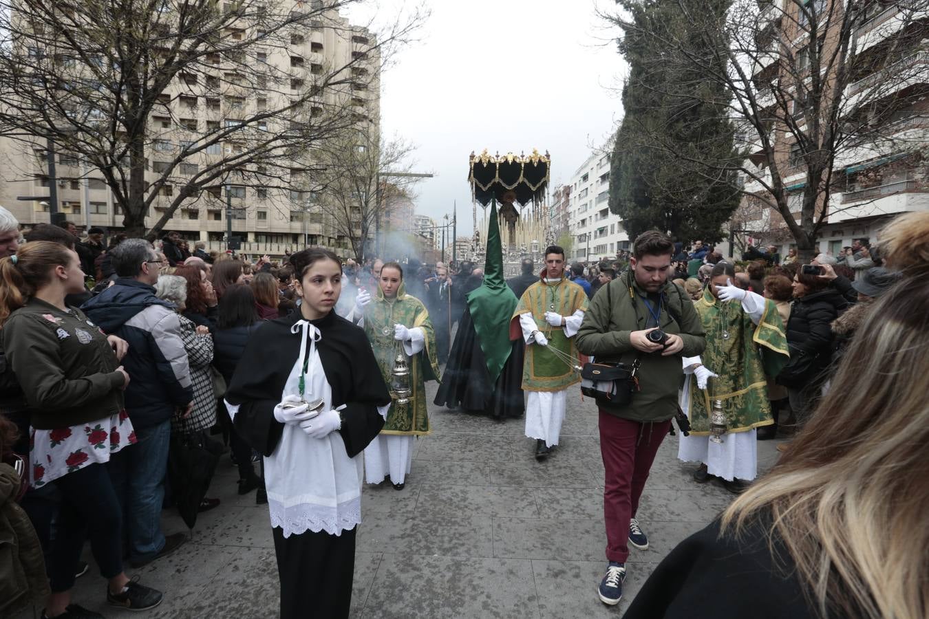 Este Viernes Santo ha vuelto la Legión a Granada. El Cristo de la Buena Muerte ha salido a las calles escoltado por una Escuadra de Gastadores de La Legión. En concreto, las unidades que se han desplazado hasta Granada pertenecen a la Brigada Rey Alfonso XIII II de la Legión con sede en Viator (Almería)