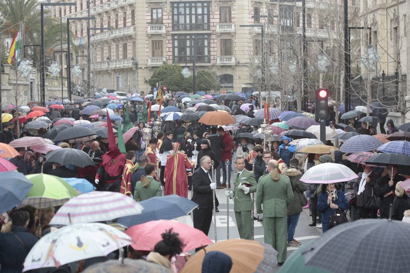 La lluvia obliga a la cofradía a volver a su templo