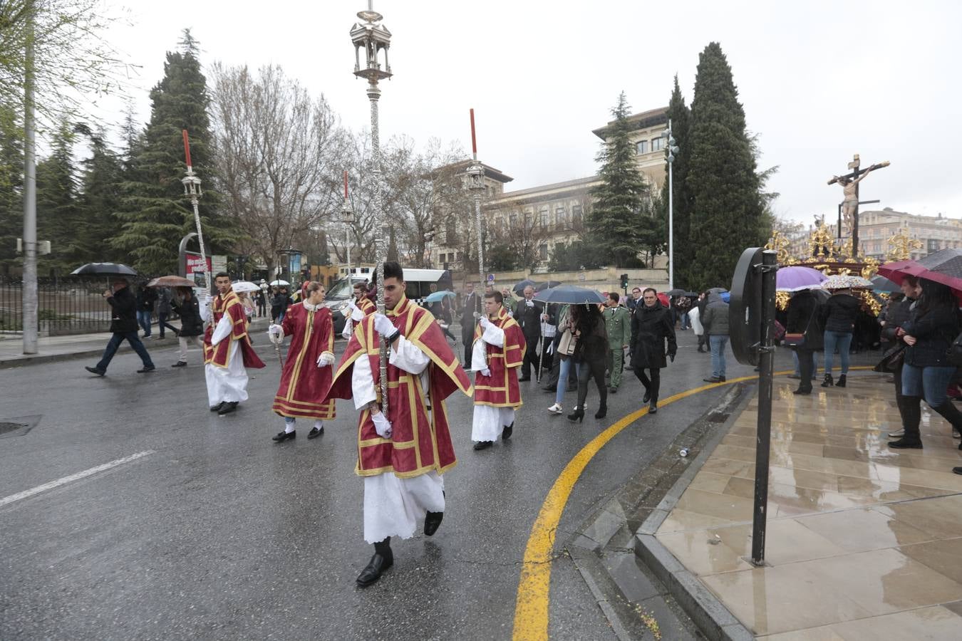 La lluvia obliga a la cofradía a volver a su templo