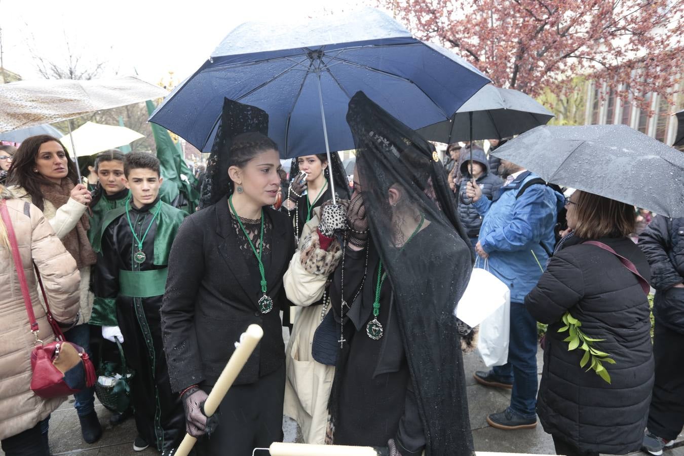 La lluvia obliga a la cofradía a volver a su templo