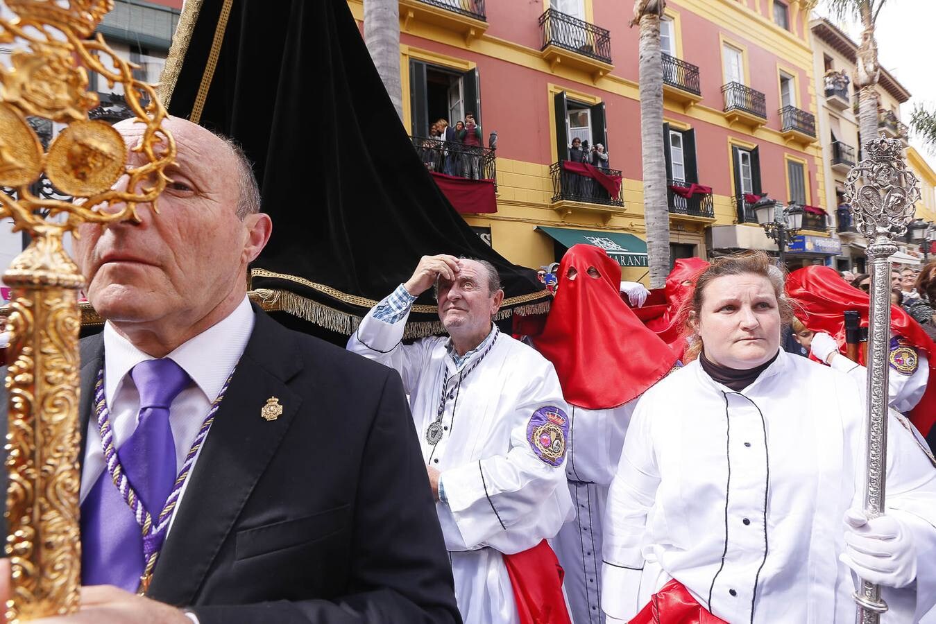 La Semana Santa sexitana sorprende a todo aquel que pasea por la calles del municipio desde el Domingo de Ramos hasta el Domingo de Resurrección. Sin embargo, el Viernes Santo constituye el elemento diferenciador, el día clave que distingue a Almuñécar del resto de ciudades y localidades que celebran su semana grande. ‘El Paso’, organizado por la Agrupación de Hermandades y Cofradías, sorprende año tras año a los que miran este acto con ojos de primerizos.