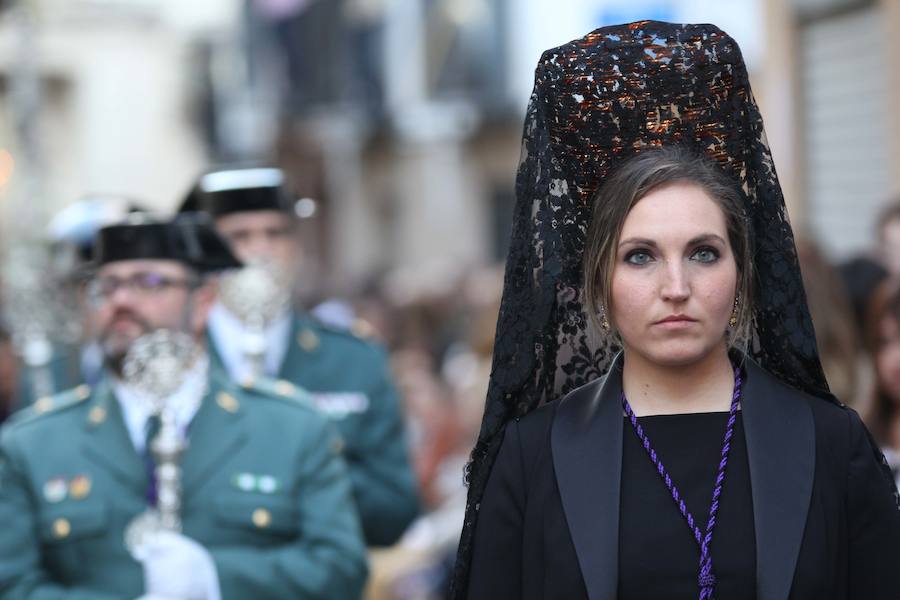 La Hermandad de la Vera-Cruz realizó una espléndida estación de penitencia en el Jueves Santo jienense | María Santísima de los Dolores lució en su parte frontal un homenaje al niño Gabriel Cruz, hallado muerto en Almería hace unas semanas