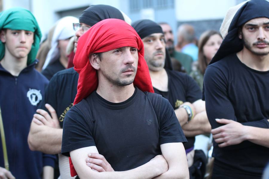 La Hermandad de la Vera-Cruz realizó una espléndida estación de penitencia en el Jueves Santo jienense | María Santísima de los Dolores lució en su parte frontal un homenaje al niño Gabriel Cruz, hallado muerto en Almería hace unas semanas