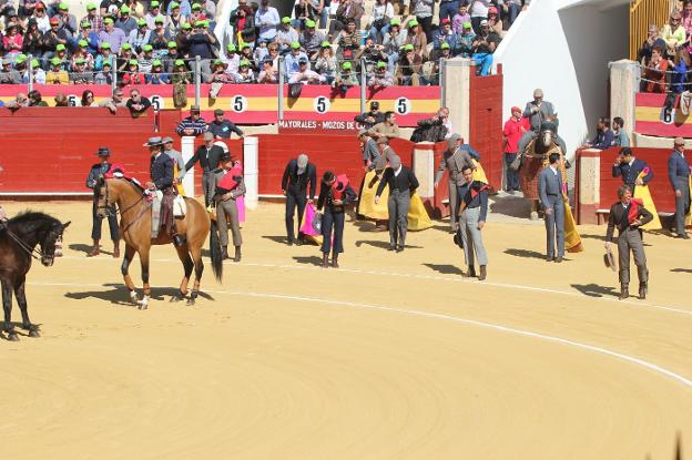 Paseíllo en uno de los festivales celebrados en el coso de la Avenida de Vilches.