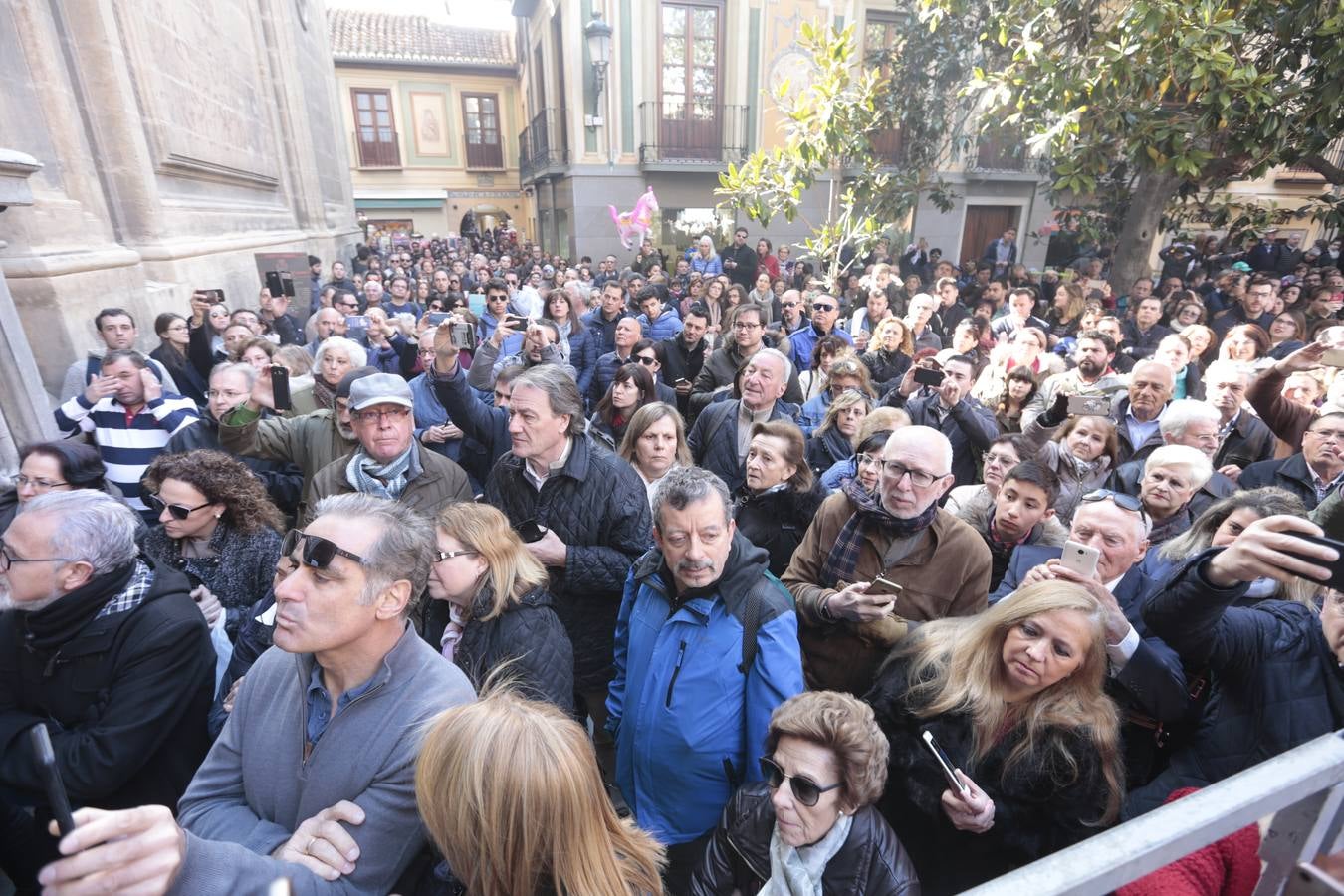 La cofradía del Resucitado de Regina Mundi pone hoy en la calle el gran estreno de esta Semana Santa. Se trata de las nuevas imágenes secundarias del paso: la Magdalena, San Juan y San Pedro. Las mismas ha sido realizadas por Israel Cornejo y vestidas por Benjamín Rodríguez. Hoy, por vez primera, salen a la calle.